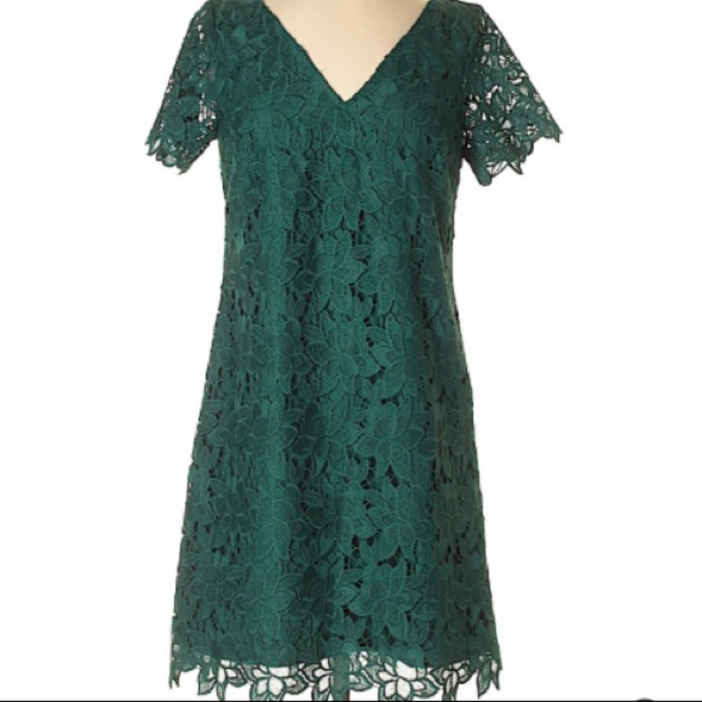 Green lace short sleeved dress